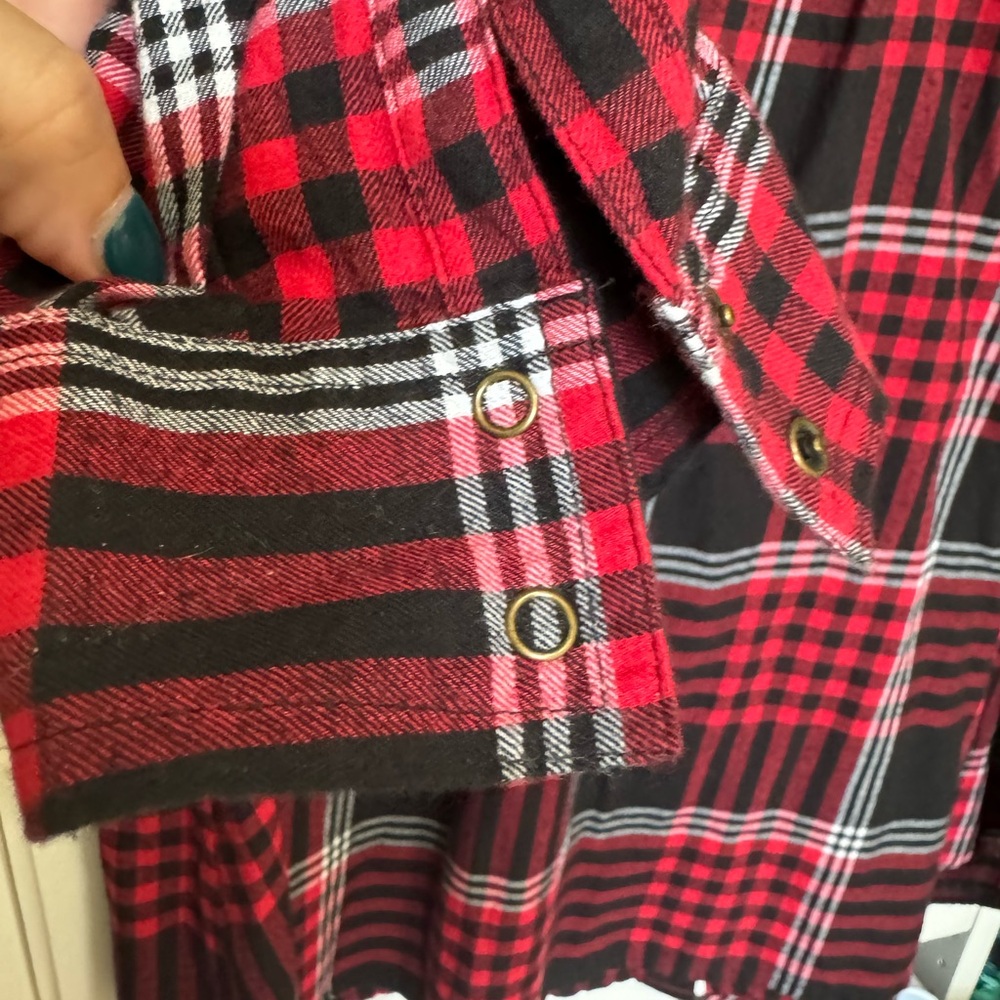 RED PLAID SEQUIN FLANNEL. JUNIOR PLUS LONG SLEEVE LIGHTWEIGHT SPARKLY SHIRT. NWT - Picture 8 of 16